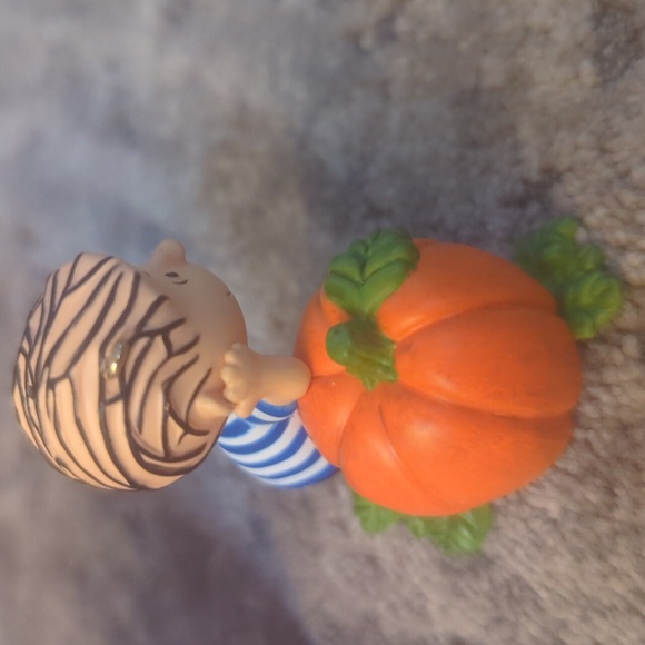 Waiting for the great pumpkin Linus ornament - Picture 5 of 10